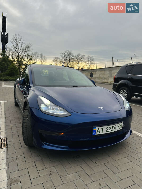 Седан Tesla Model 3 2021 в Івано-Франківську