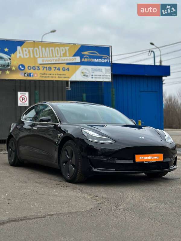 Седан Tesla Model 3 2019 в Сумах