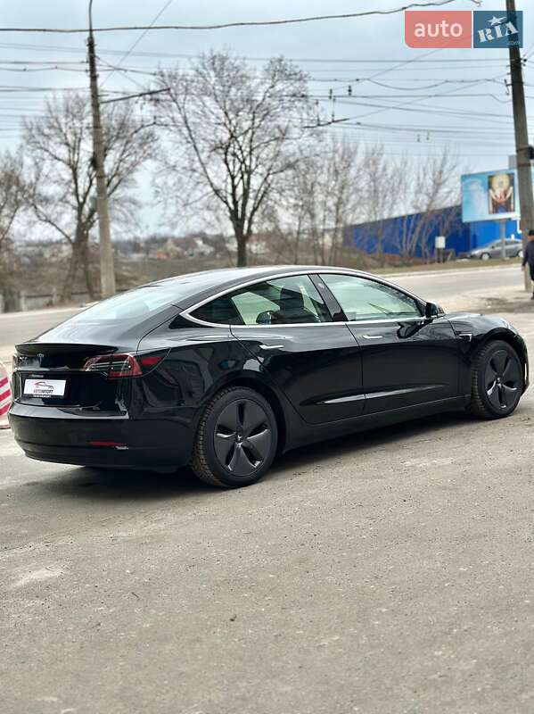 Седан Tesla Model 3 2019 в Сумах