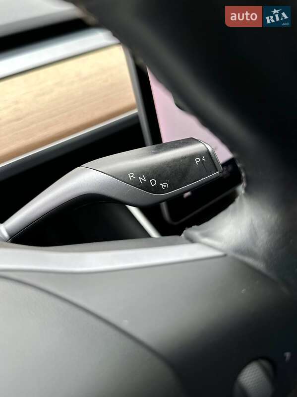 Седан Tesla Model 3 2019 в Сумах