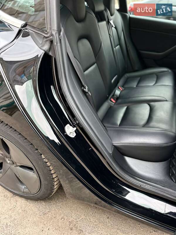 Седан Tesla Model 3 2019 в Сумах