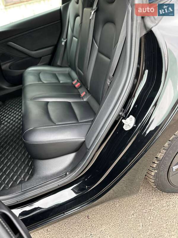 Седан Tesla Model 3 2019 в Сумах