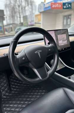 Седан Tesla Model 3 2019 в 