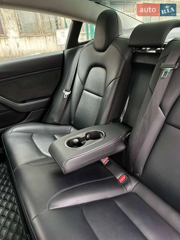 Седан Tesla Model 3 2019 в Сумах