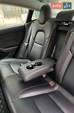 Седан Tesla Model 3 2019 в 
