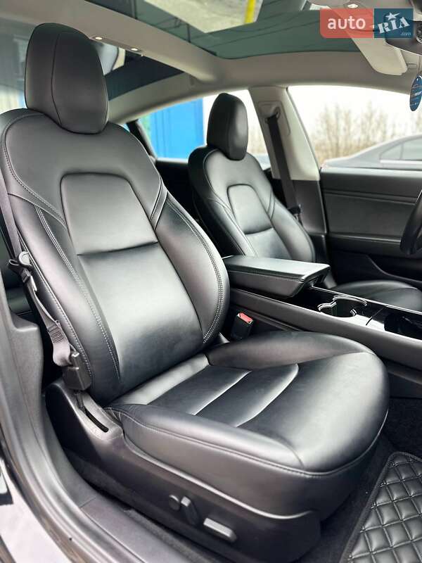 Седан Tesla Model 3 2019 в Сумах