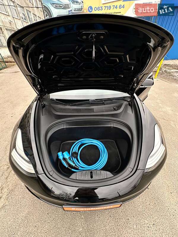 Седан Tesla Model 3 2019 в Сумах