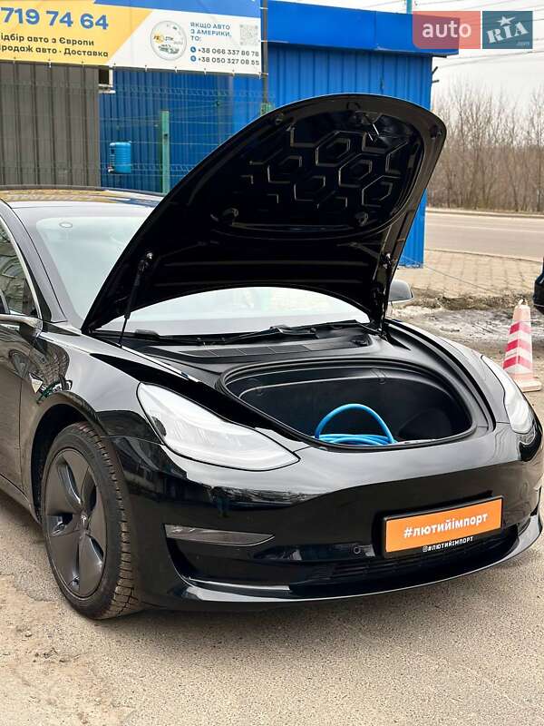 Седан Tesla Model 3 2019 в Сумах