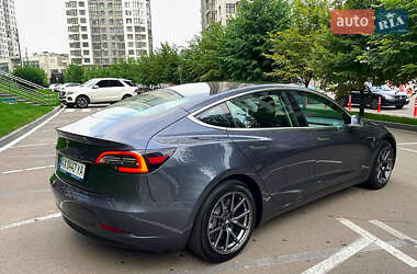 Седан Tesla Model 3 2020 в Львове