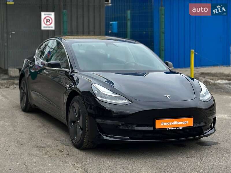 Седан Tesla Model 3 2019 в Сумах