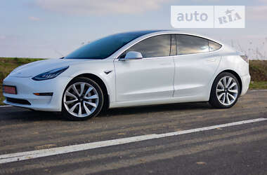 Седан Tesla Model 3 2020 в Самборе