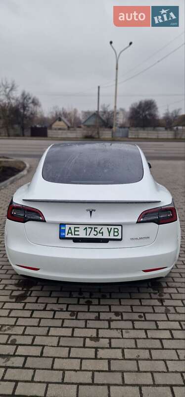 Седан Tesla Model 3 2023 в Днепре