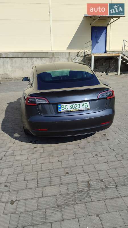 Седан Tesla Model 3 2018 в Львове