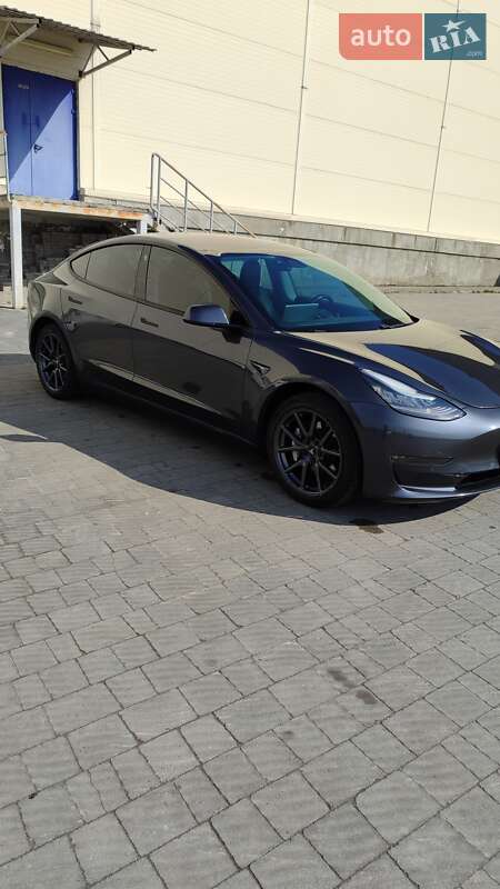 Седан Tesla Model 3 2018 в Львове