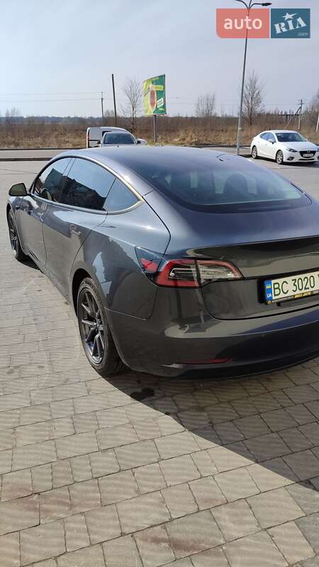 Седан Tesla Model 3 2018 в Львове