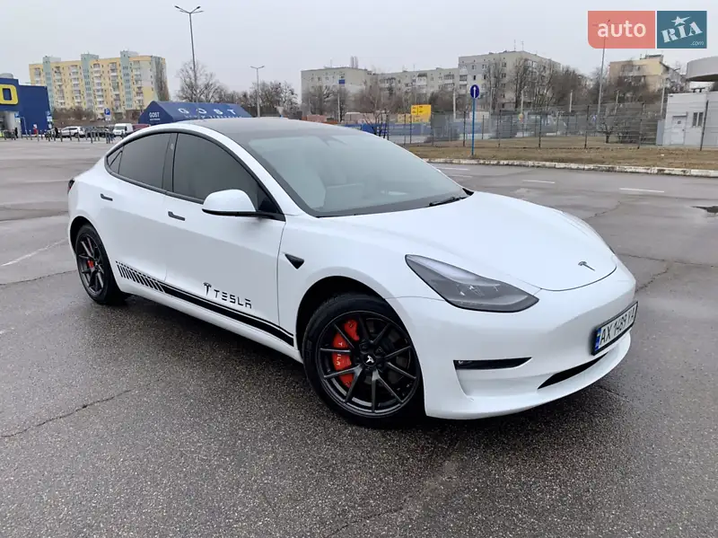 Седан Tesla Model 3 2021 в 