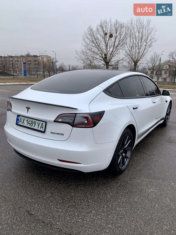 Седан Tesla Model 3 2021 в Харкові