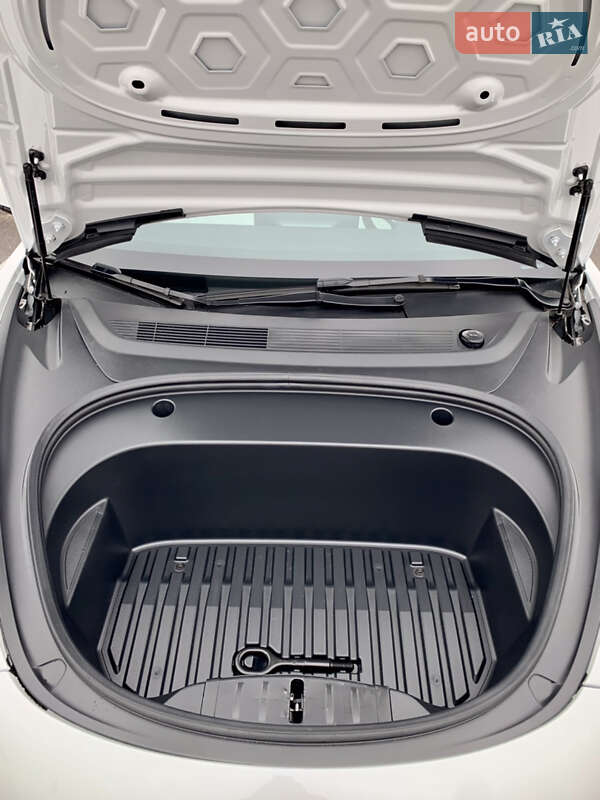 Седан Tesla Model 3 2021 в Харкові