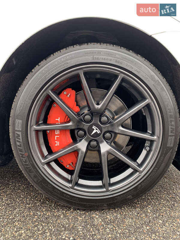 Седан Tesla Model 3 2021 в Харкові