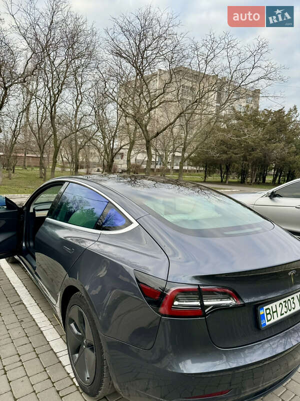 Седан Tesla Model 3 2019 в Одесі