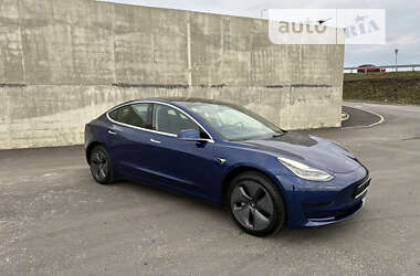 Седан Tesla Model 3 2019 в Львове