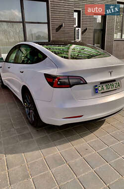 Седан Tesla Model 3 2022 в Черкассах