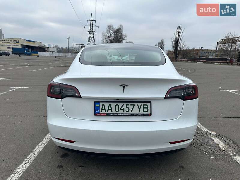 Седан Tesla Model 3 2021 в Києві