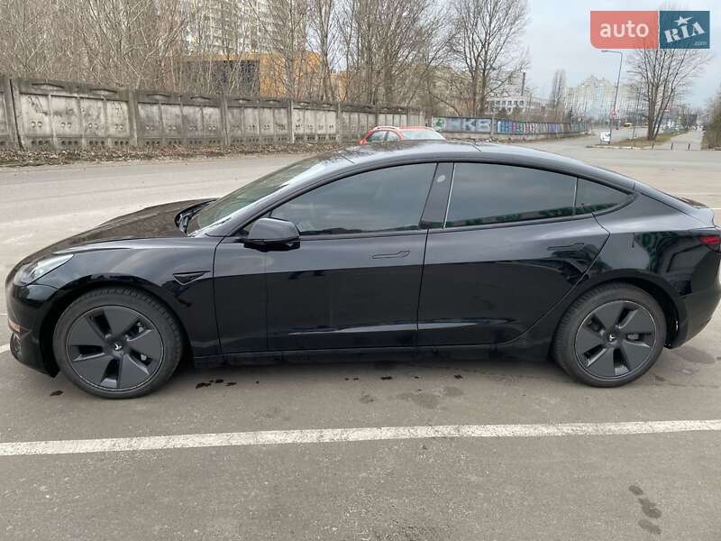 Седан Tesla Model 3 2021 в Киеве