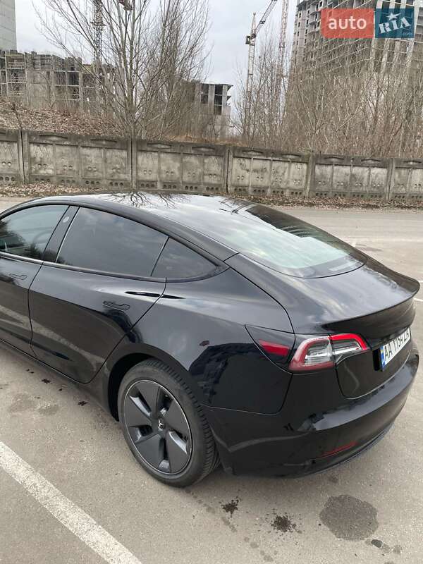 Седан Tesla Model 3 2021 в Киеве