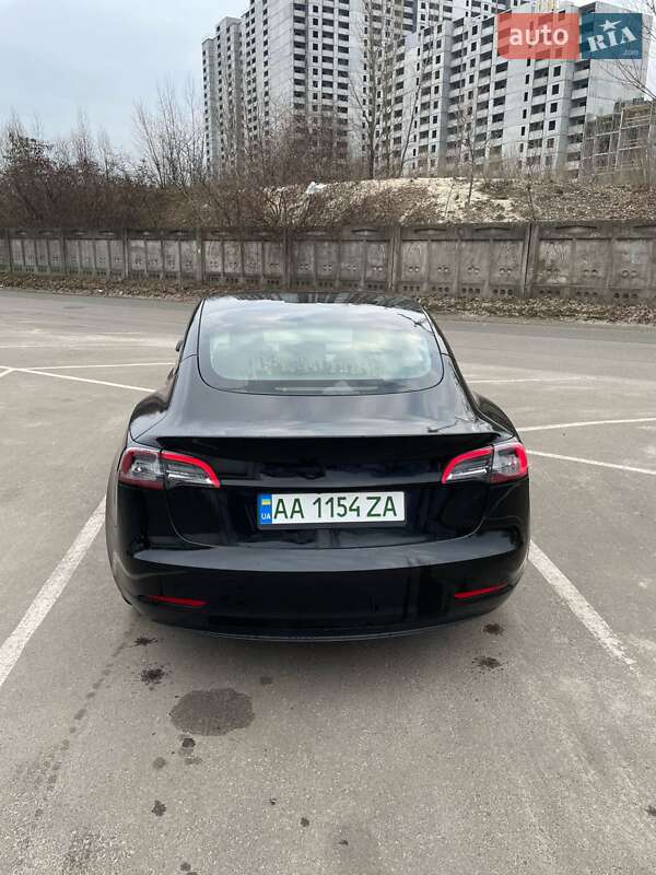Седан Tesla Model 3 2021 в Киеве