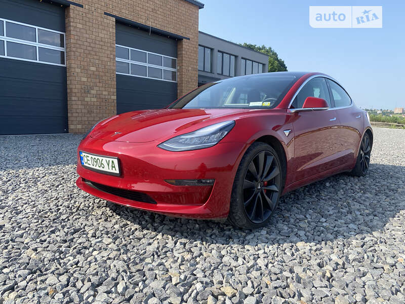 Седан Tesla Model 3 2020 в Черновцах