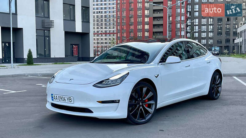 Седан Tesla Model 3 2020 в Киеве