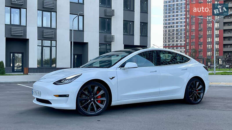 Седан Tesla Model 3 2020 в Киеве