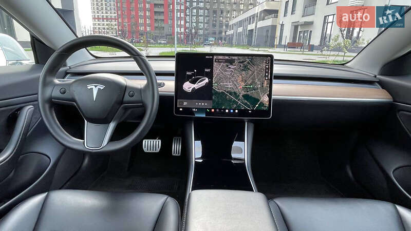 Седан Tesla Model 3 2020 в Киеве