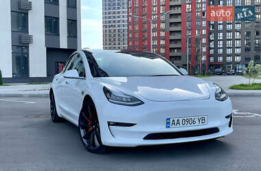 Седан Tesla Model 3 2020 в Києві