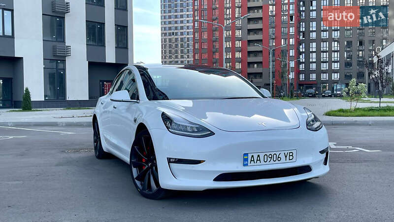 Седан Tesla Model 3 2020 в Киеве