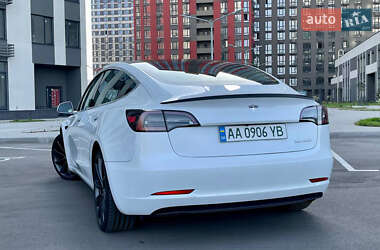 Седан Tesla Model 3 2020 в Києві