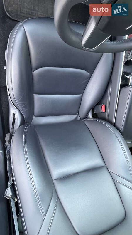 Седан Tesla Model 3 2020 в Киеве
