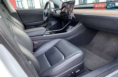 Седан Tesla Model 3 2020 в Києві