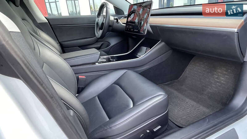 Седан Tesla Model 3 2020 в Киеве