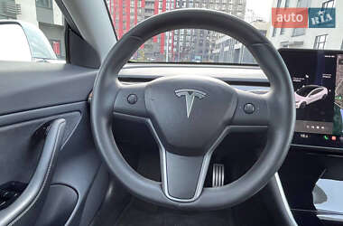 Седан Tesla Model 3 2020 в Києві