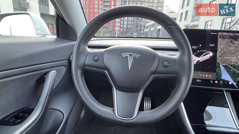 Седан Tesla Model 3 2020 в Киеве