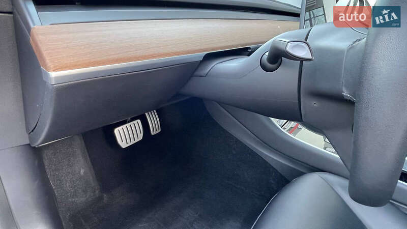 Седан Tesla Model 3 2020 в Киеве