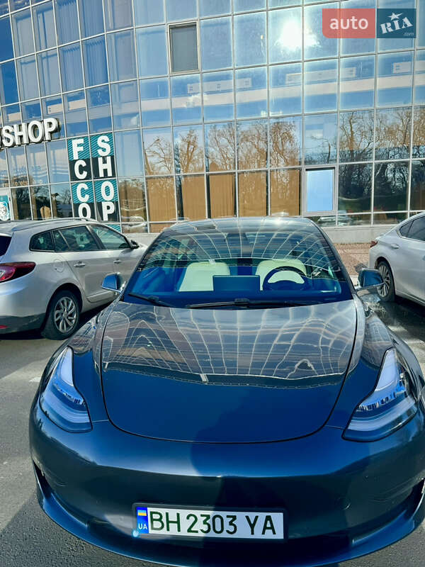 Седан Tesla Model 3 2019 в Одесі