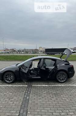 Седан Tesla Model 3 2022 в Мукачево