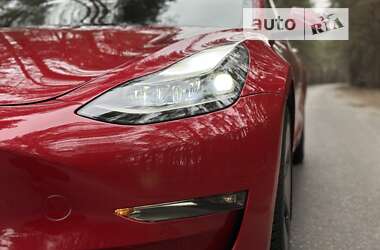 Седан Tesla Model 3 2022 в 