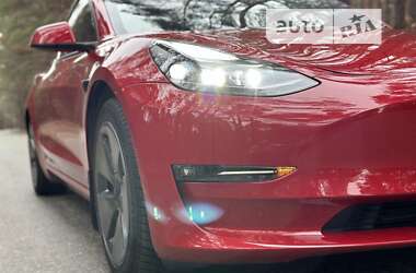 Седан Tesla Model 3 2022 в 