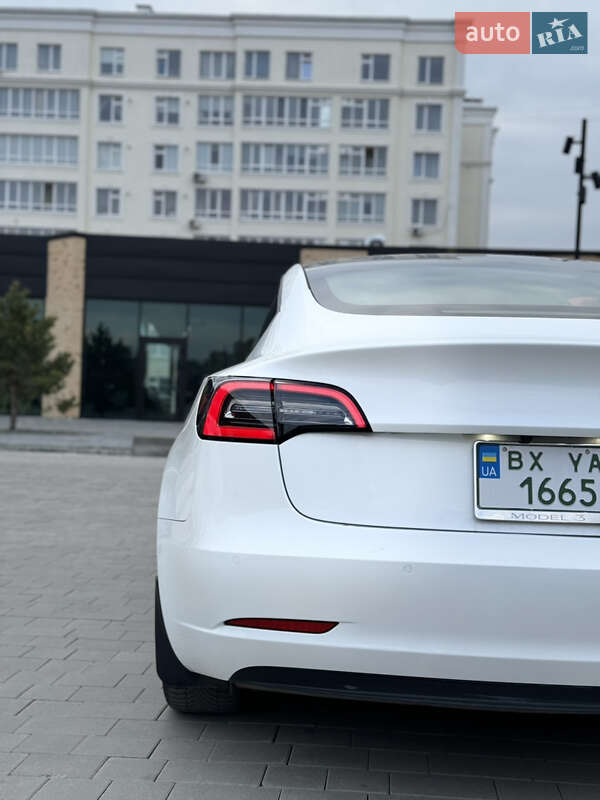 Седан Tesla Model 3 2022 в Хмельницком