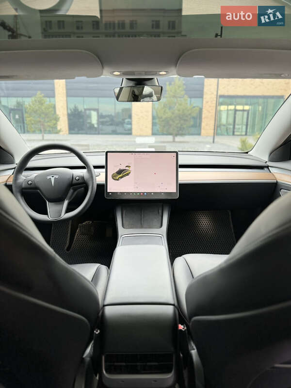 Седан Tesla Model 3 2022 в Хмельницком