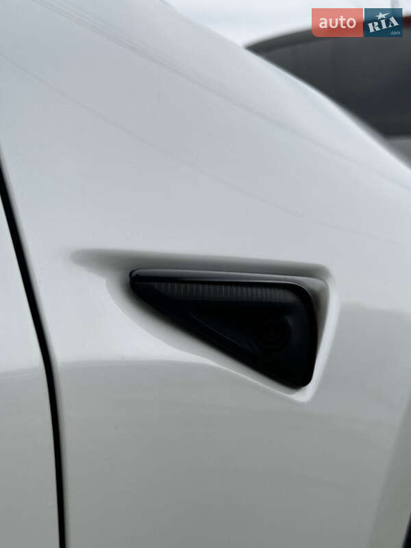 Седан Tesla Model 3 2022 в Хмельницком